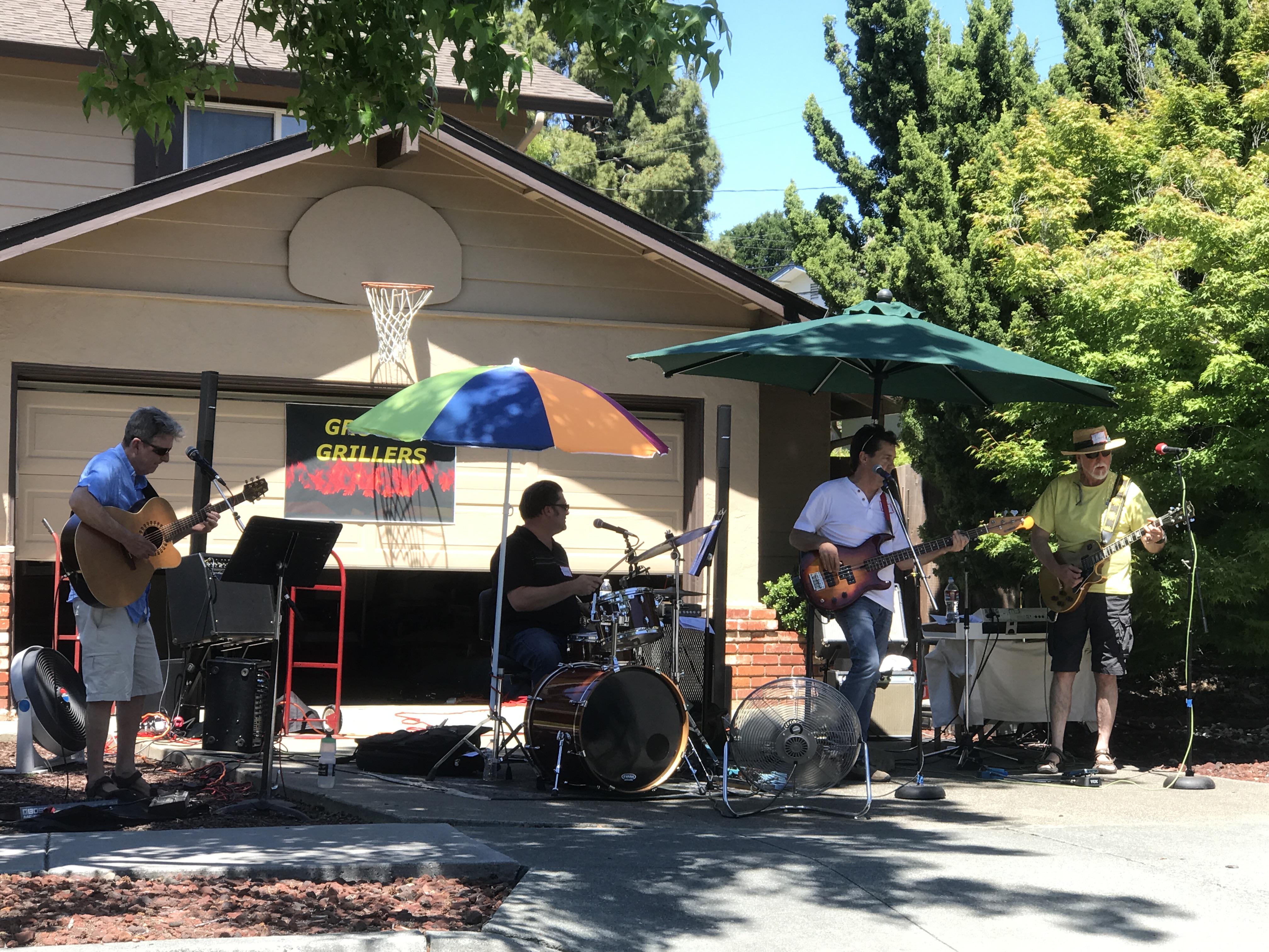 The Groove Grillers in the 'hood